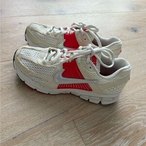 Nike Zoom Vomero 5 Sneakers in Siren Red